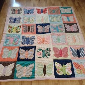 VTG Butterfly pattern quilt